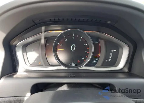 2015 Volvo Xc60 T5 Premier из США, поврежденный, VIN YV4612RK6F2709677